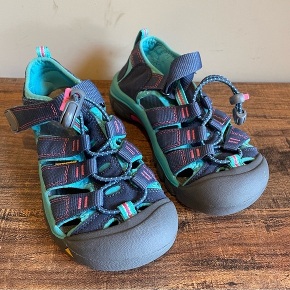 KIDS BLUE KEEN WATER SANDALS SIZE 1 - Picture 1 of 5